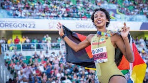 队长镇守后防，比肩最佳表现