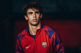 战胜恐惧：面对巨额下注时如何保持手部不抖动？（稳住双手：大额下注时如何克服紧张与颤抖）